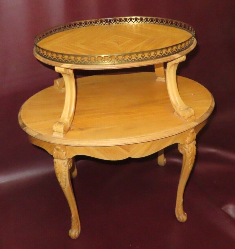 Antique French Provincial Satinwood 2-Tier Cabriole Leg Oval Occasional Table