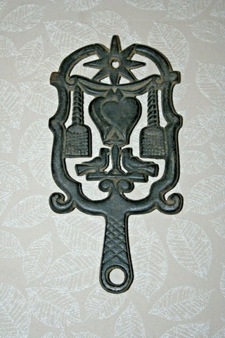 Vintage 9" Cast Iron "Dumb Dutch" T-5 Trivet Pot Holder w/ Bird & Broom Decor